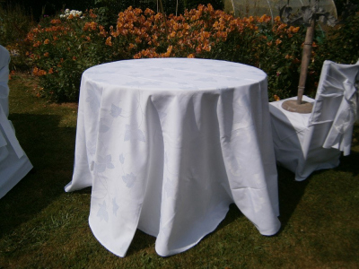 louez des housses pour votre mobilier de mariage