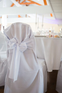 des housses avec nœud décoratif